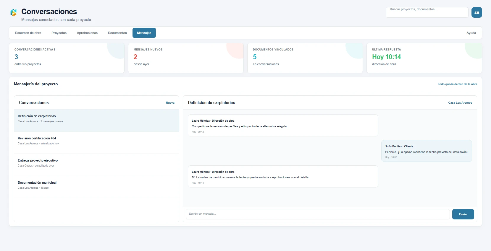 Conversaciones organizadas por proyecto con documentos y decisiones vinculadas al intercambio.